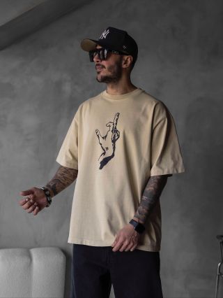 Oversized tričko v béžové barvě – streetwearový kousek s postojem. 🤙🏻 Tenhle kousek by rozhodně neměl chybět v tvým...