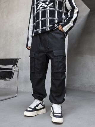 Kalhoty, co dělají outfit. Nový drop Black Island přináší střihy, který si zamiluješ od prvního oblečení. Swipe ➡️ tohle a...